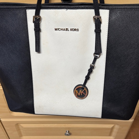 Michael Kors Handbags - Michael Kors Two-Tone Black and White Handbag